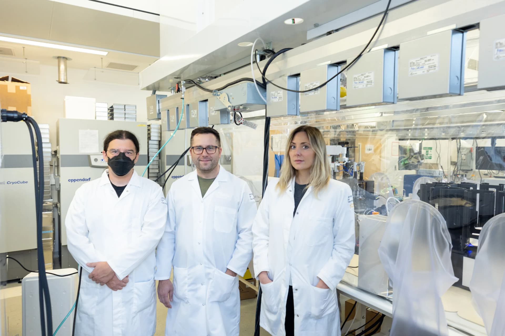 Members of the Ronda Lab together in the laboratory